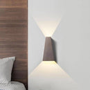Applique murale design à LED en métal brossé style géométrique