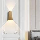 Applique murale design à LED en métal brossé style géométrique