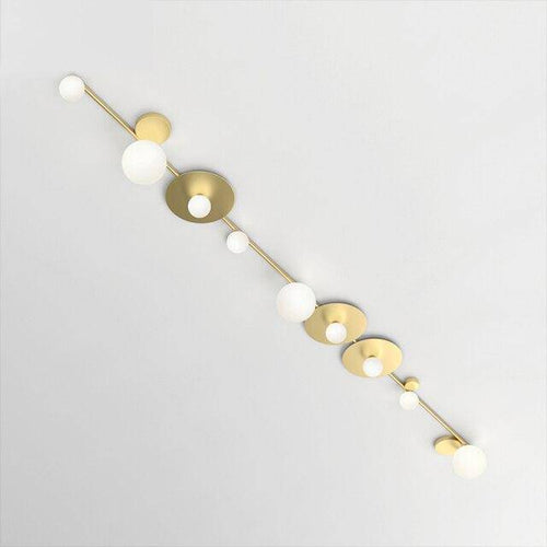 Plafonnier design à LED en métal doré et boules en verre style géométrique - vue 3 sur 5