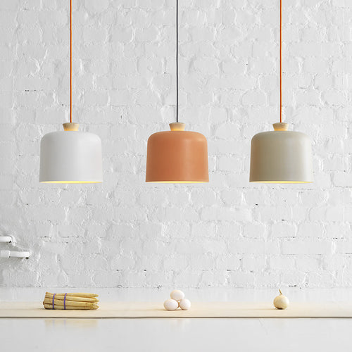 Suspension scandinave avec abat-jour en métal et bois Maloe - vue 2 sur 10