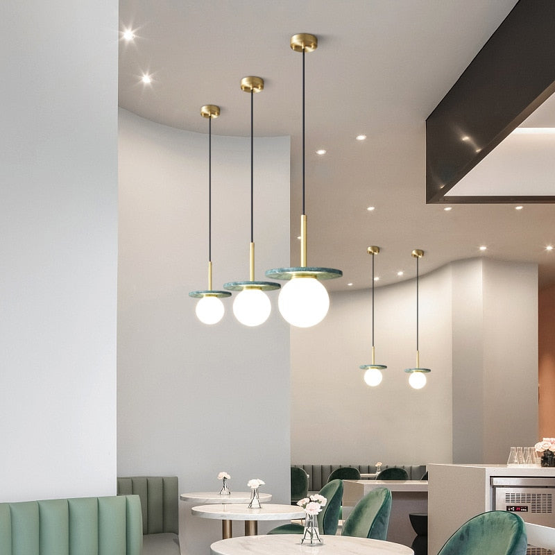 Suspension design avec abat-jour plat en marbre Gianna - vue 5 sur 12