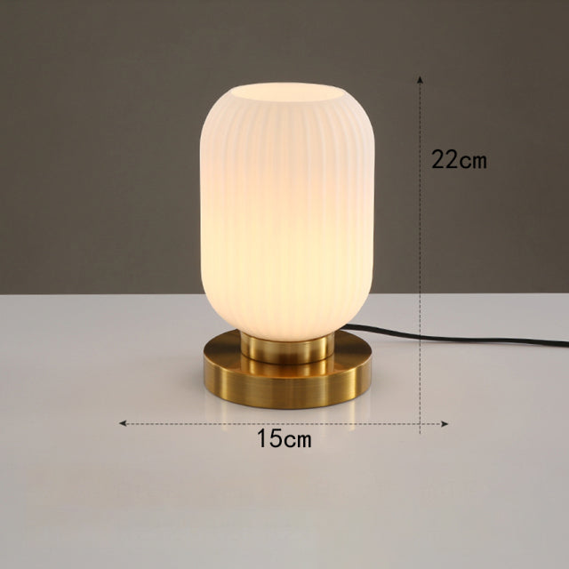 Lampe à poser cylindrique en verre coloré et base dorée Quinn - vue 7 sur 13