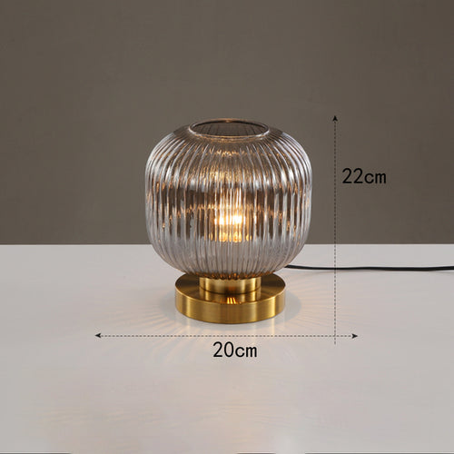 Lampe à poser cylindrique en verre coloré et base dorée Quinn - vue 9 sur 13