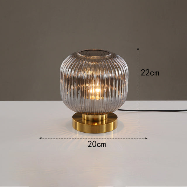 Lampe à poser cylindrique en verre coloré et base dorée Quinn - vue 8 sur 13