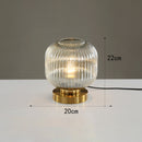 Lampe à poser cylindrique en verre coloré et base dorée Quinn
