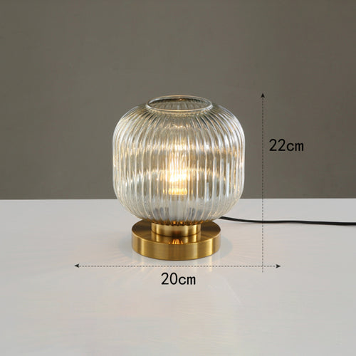 Lampe à poser cylindrique en verre coloré et base dorée Quinn - vue 12 sur 13