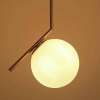 Suspension dorée à LED avec lampe en boule