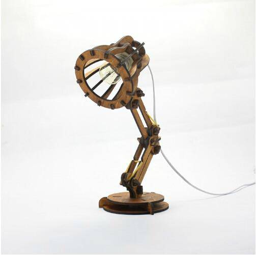 Lampe de bureau en bois style Pixar rustique - vue 3 sur 5