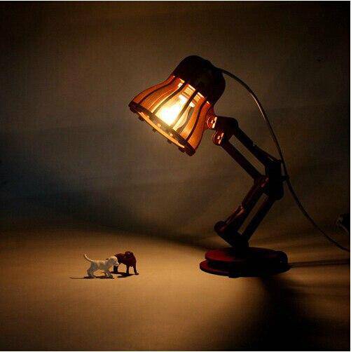 Lampe de bureau en bois style Pixar rustique - vue 5 sur 5