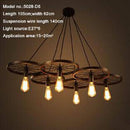 Suspension antique et rustique en forme de roue avec lampes apparantes