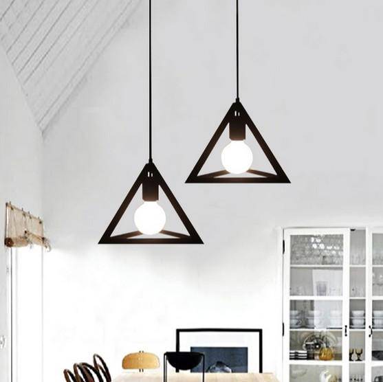 Suspension design en triangle de différentes couleurs - vue 4 sur 10