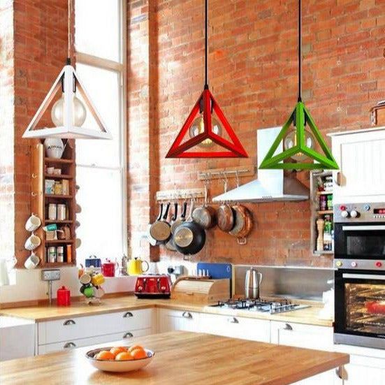 Suspension design en triangle de différentes couleurs - vue 3 sur 10
