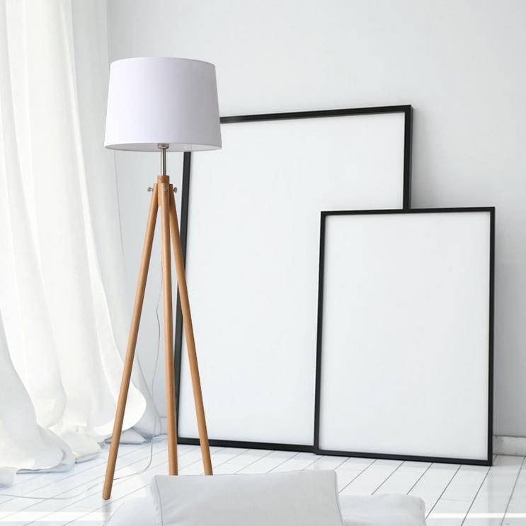 Lampadaire moderne abat-jour en tissu et trois pieds en bois Fabric - vue 2 sur 4