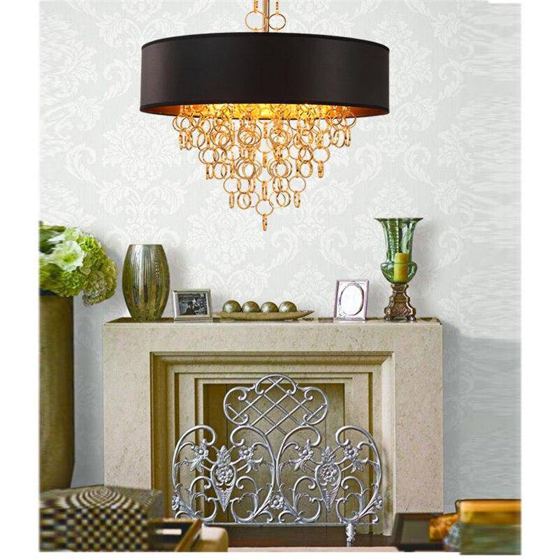 Lustre moderne avec abat-jour rond noir et détails dorés - vue 3 sur 7