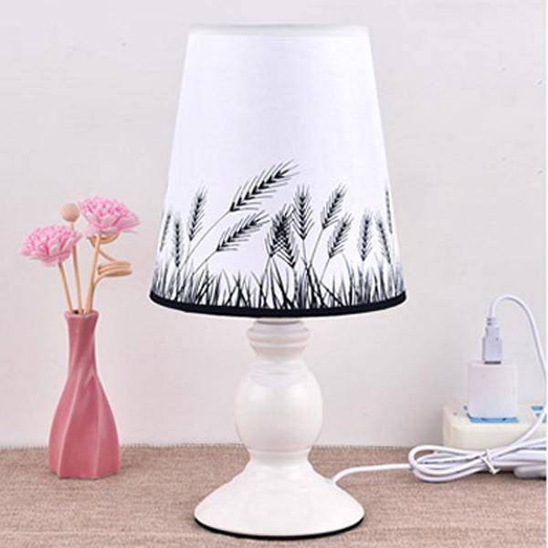 Lampe de chevet blanche avec abat-jour en tissu avec papillon et fleurs - vue 4 sur 8