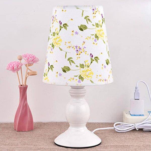 Lampe de chevet blanche avec abat-jour en tissu avec papillon et fleurs - vue 7 sur 8
