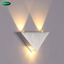 Applique murale LED chromée en aluminium brossé en triangle