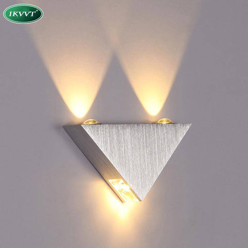 Applique murale LED chromée en aluminium brossé en triangle - vue 2 sur 2