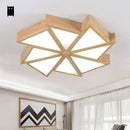 Plafonnier LED en bois en forme des plusieurs triangles
