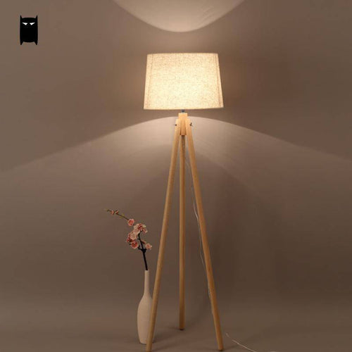 Lampadaire trépied en bois scandinave - vue 3 sur 6