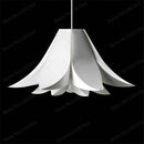 Suspension design en pétales de fleur blanche moderne