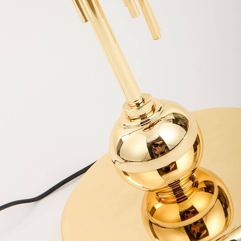 Lampadaire design doré avec abat-jour noir arrondi body - vue 5 sur 8