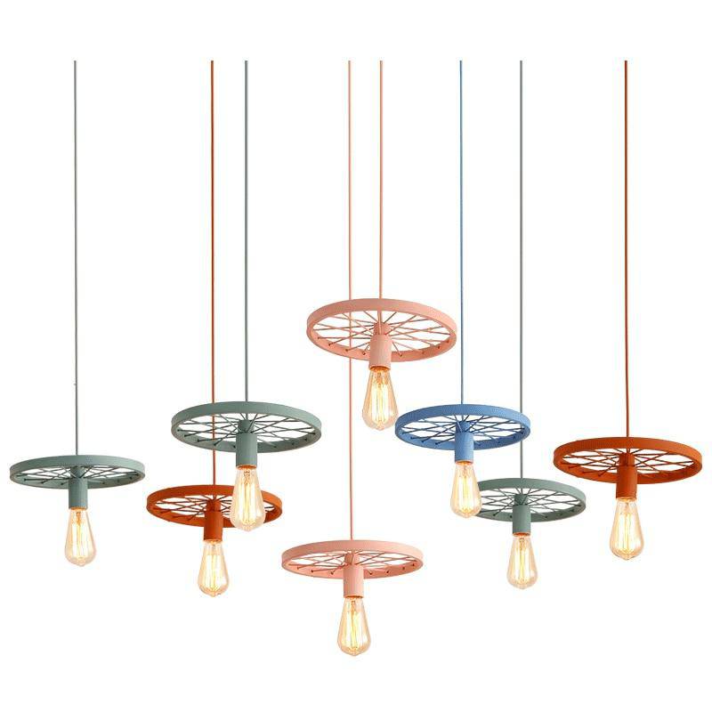 Suspension design rétro en forme de roue en métal - vue 3 sur 8