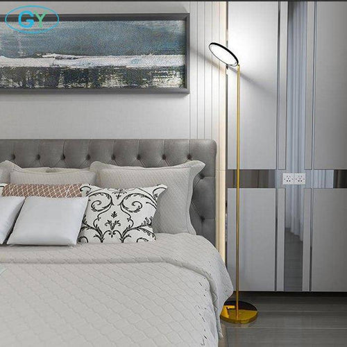 Lampadaire design LED fin doré - vue 5 sur 6
