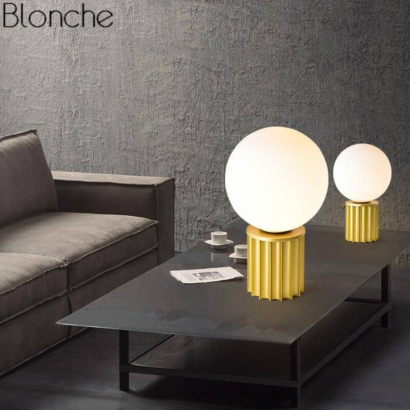 Lampe à poser design en métal doré avec boule blanche LED - vue 3 sur 7
