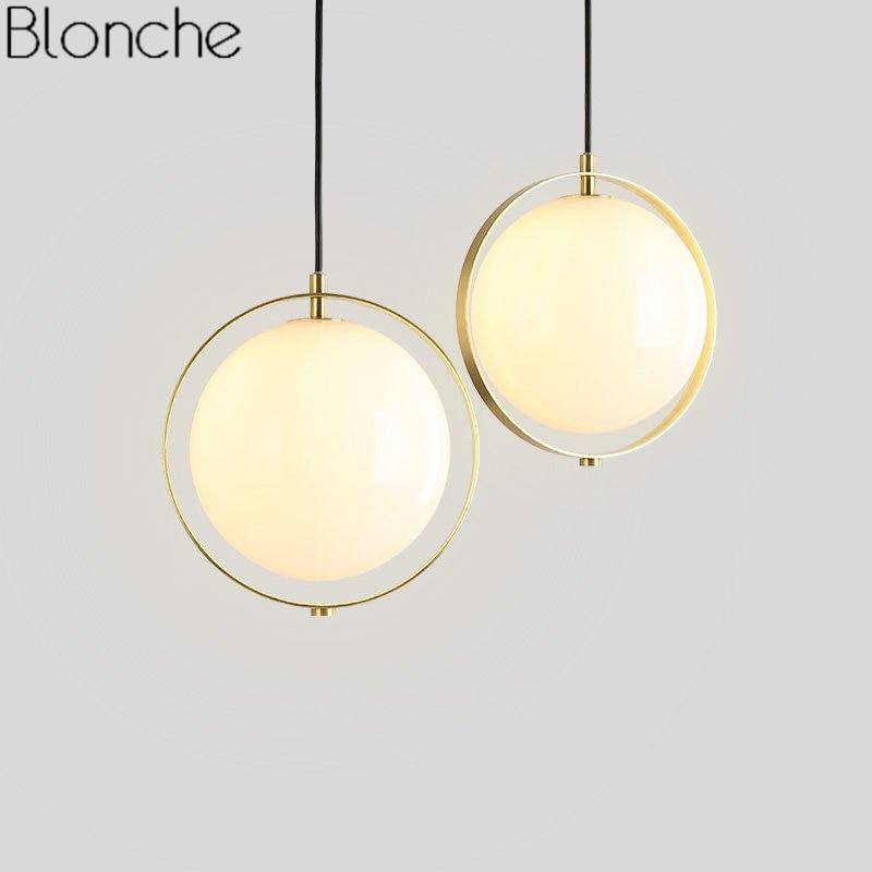 Suspension design LED boule en verre dans cercle doré - vue 3 sur 6