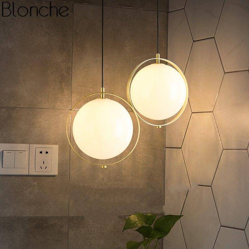 Suspension design LED boule en verre dans cercle doré - vue 2 sur 6