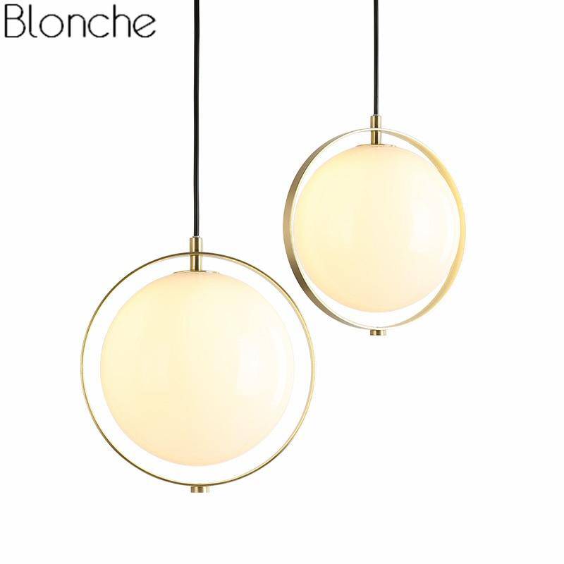 Suspension design LED boule en verre dans cercle doré - vue 4 sur 6