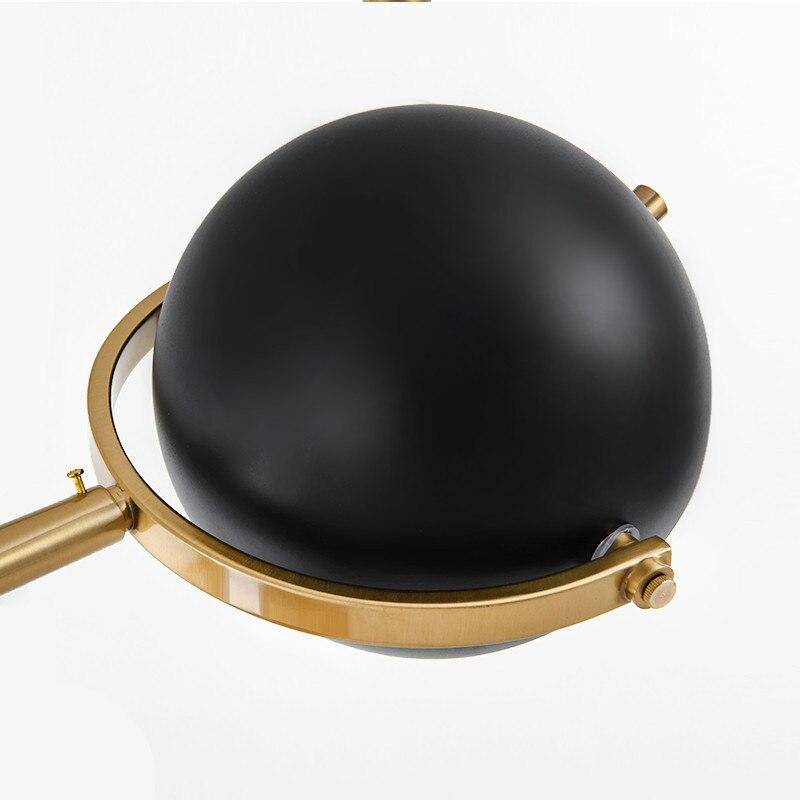 Lampadaire design doré avec abat-jour boule noire et base en marbre - vue 7 sur 9