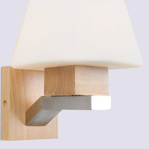 Applique murale en bois et abat-jour pyramide en verre - vue 3 sur 6