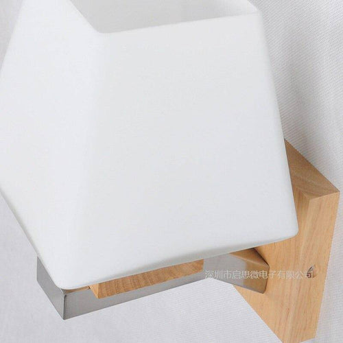Applique murale en bois et abat-jour pyramide en verre - vue 7 sur 6
