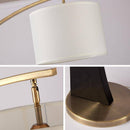 Lampadaire LED design doré arrondi et abat-jour Foyer