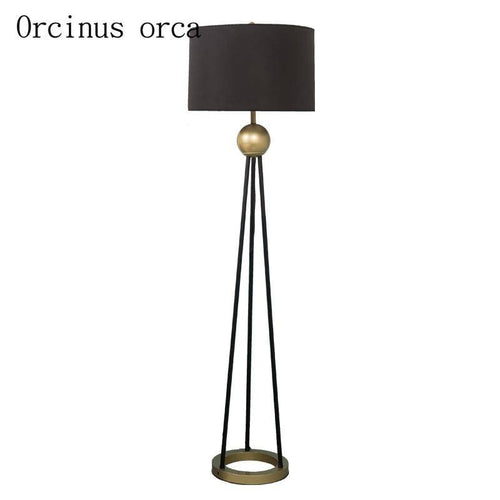 Lampadaire LED design trois pieds reliés avec boule doré et abat-jour tissu - vue 3 sur 3