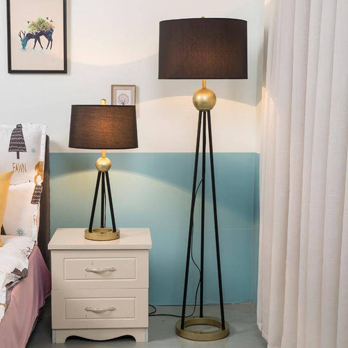 Lampe de chevet LED design trois pieds reliés avec boule doré et abat-jour tissu - vue 3 sur 3