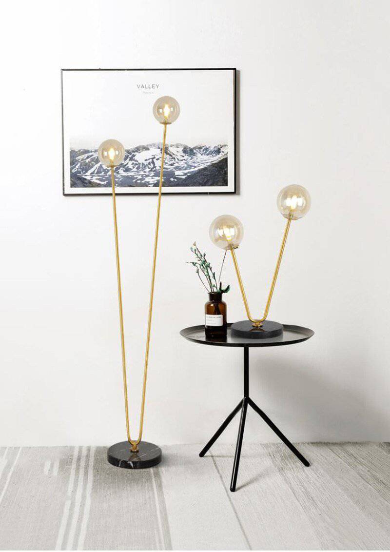 Lampadaire design avec deux branches doré et boules en verre - vue 6 sur 6