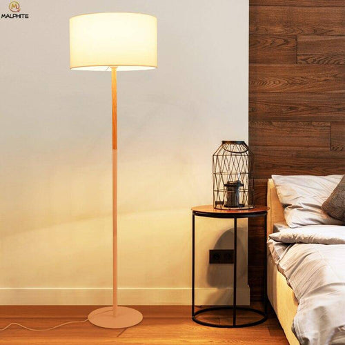 Lampadaire avec abat-jour en tissu et pied en bois - vue 3 sur 4