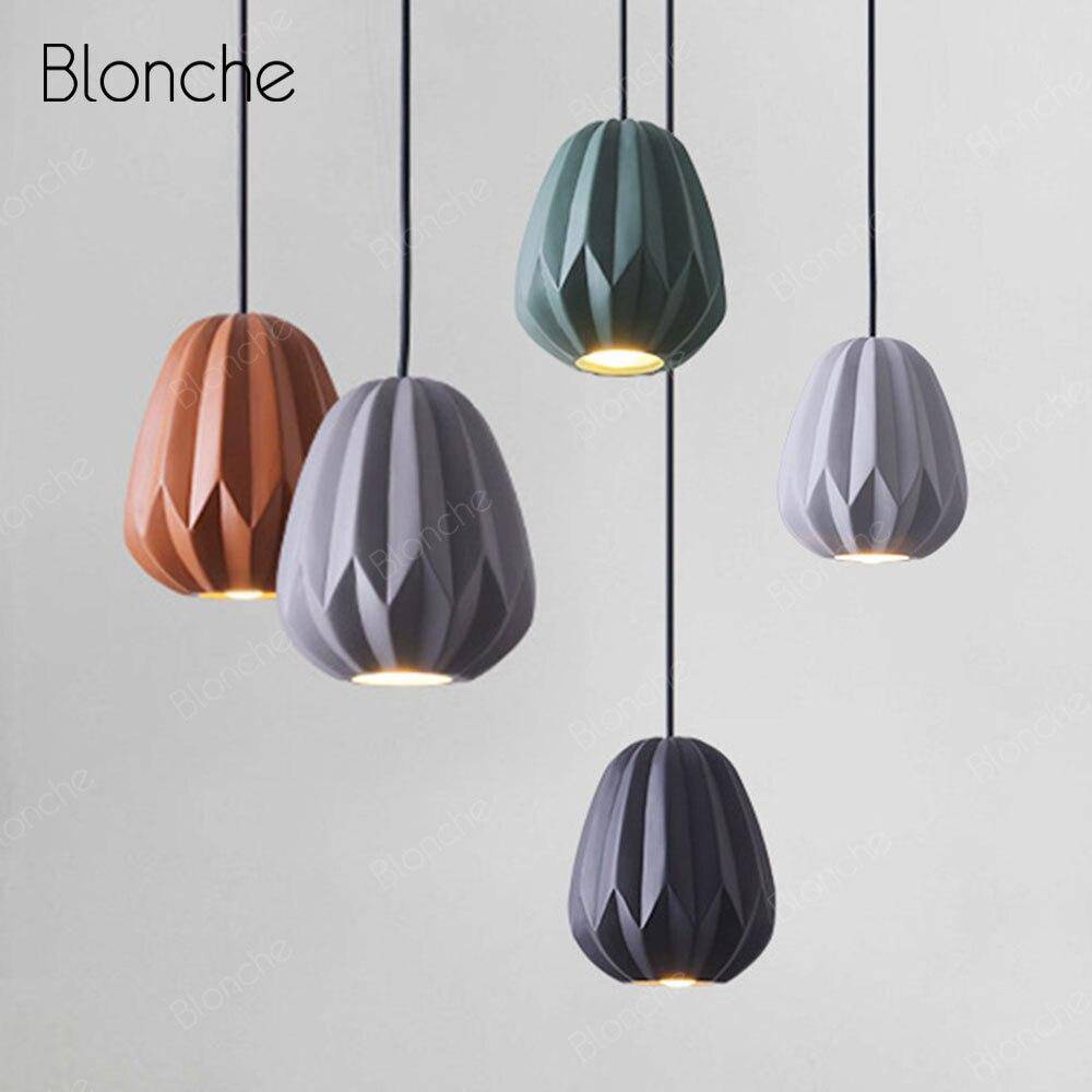 Suspension design LED en résine colorée style Hang - vue 5 sur 11