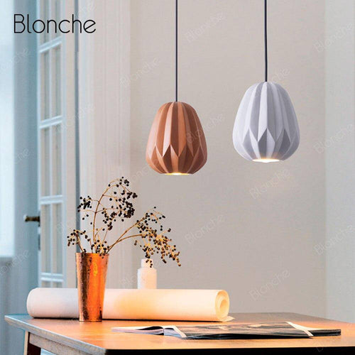 Suspension design LED en résine colorée style Hang - vue 4 sur 11