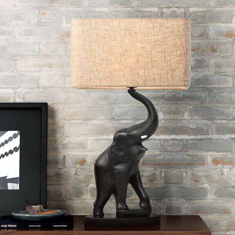 Lampe de chevet en forme d'éléphant en résine et abat-jour - vue 3 sur 7