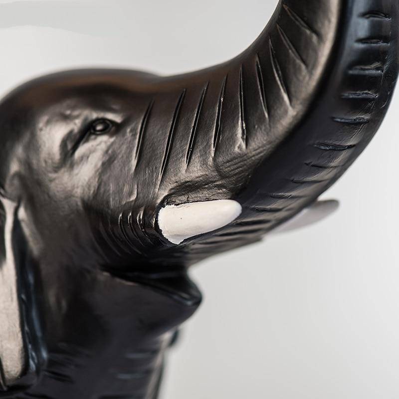 Lampe de chevet en forme d'éléphant en résine et abat-jour - vue 4 sur 7