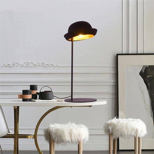 Lampe à poser design en forme de chapeau Moth - vue 3 sur 6