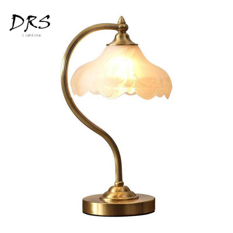 Lampe à poser doré avec abat-jour en verre Copper - vue 6 sur 6